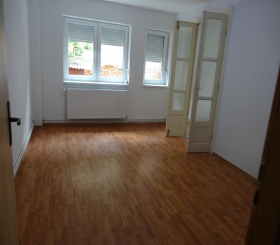 Spațiu birouri - 3 încăperi - ultracentral - parter